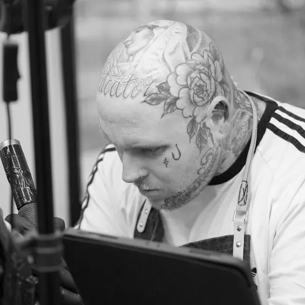 Carl working on a tattoo